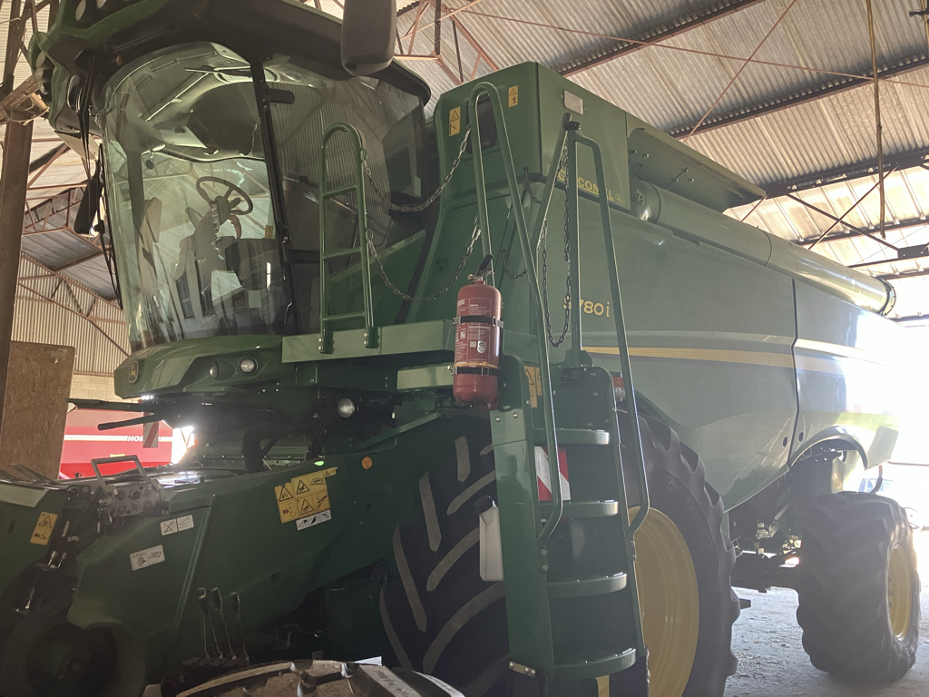 692f1632eec677fb47a9406d