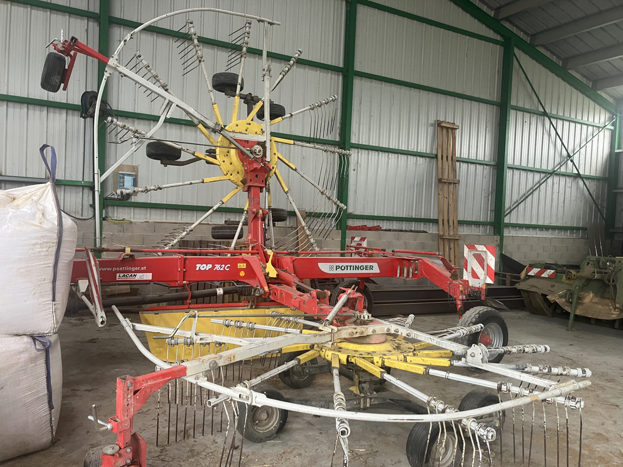 698b536b6ce0a5679e36b28b