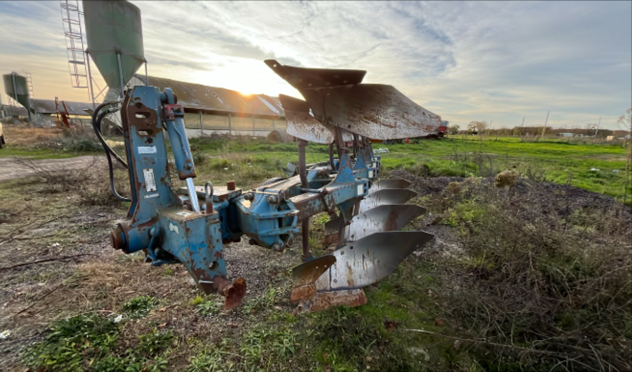 692b1083eec677fb47a93fc5