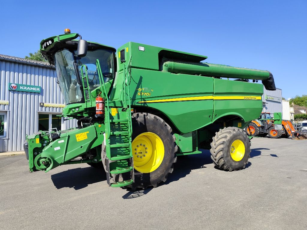 69296d02eec677fb47a93fb2