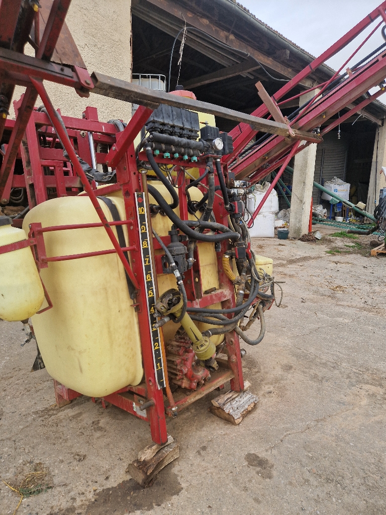 697b5f586318c70c05cdd47c