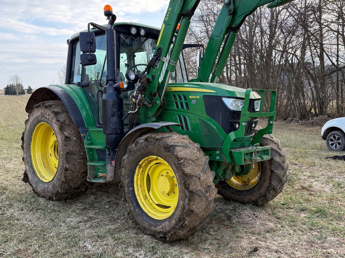 Tracteur chargeur JOHN DEERE 6120M - photo principale