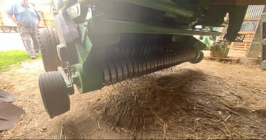 Presse balles rondes JOHN DEERE 864 - photo 5