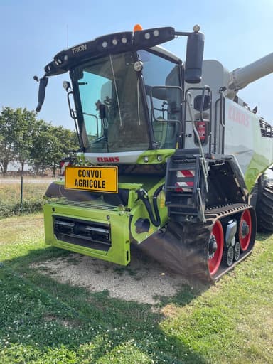 Moissonneuse CLAAS Trion 750 TT - photo 2