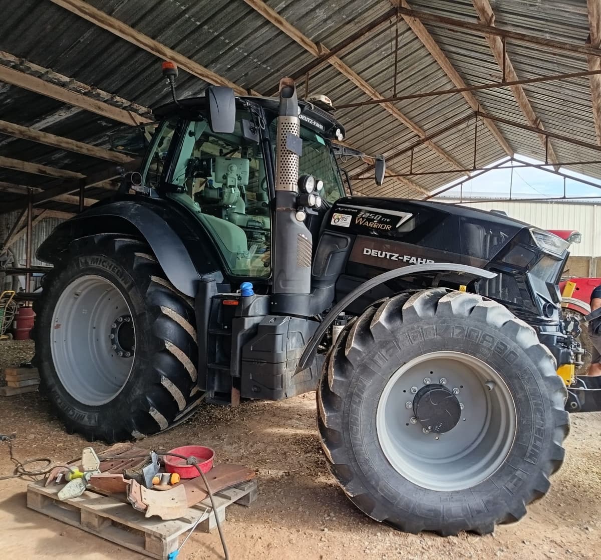 Tracteur DEUTZ FAHR 7250 AGROTRON TTV T4F - photo principale