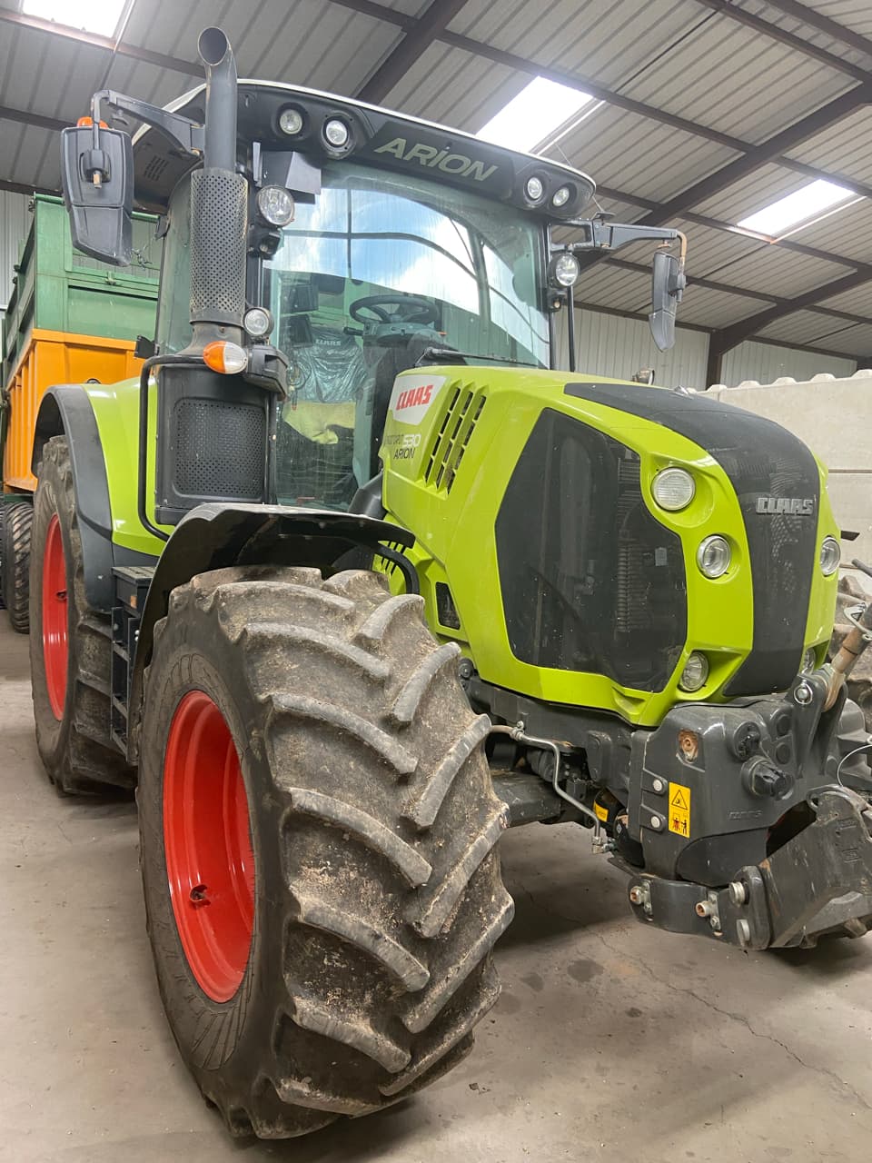 Tracteur CLAAS ARION 530 - photo principale