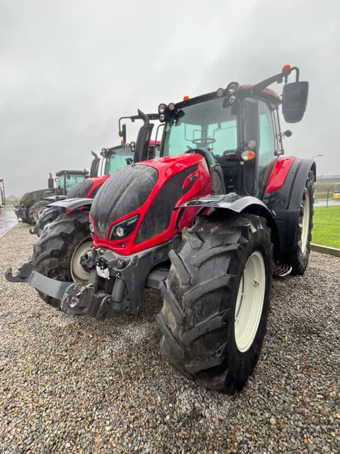 Tracteur chargeur VALTRA N154 D - photo principale