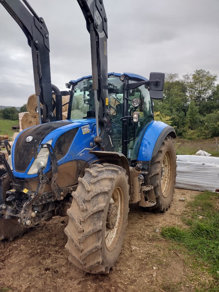 Tracteur chargeur NEW HOLLAND T 5.110 - photo principale