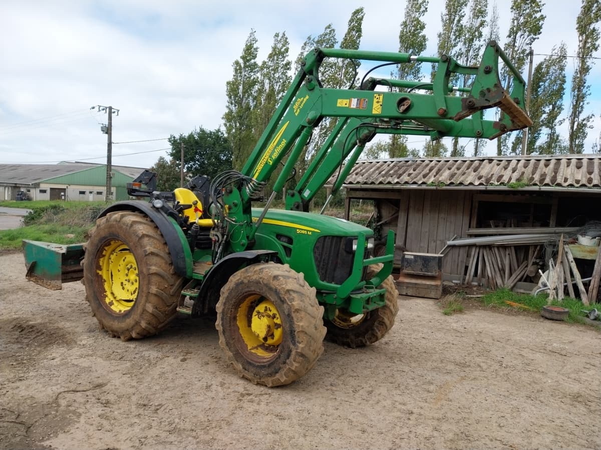 Tracteur chargeur JOHN DEERE 5085M - photo principale