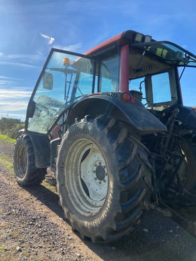 Tracteur chargeur VALTRA N111 - photo 3