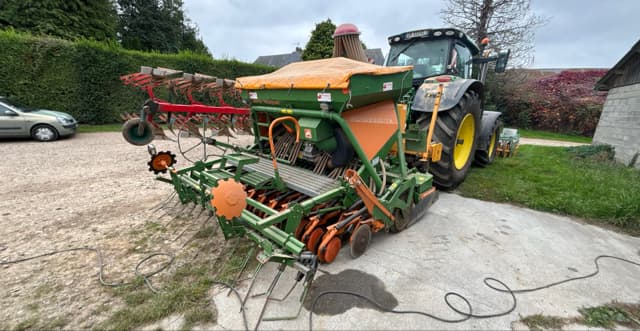 Combine de Semis AMAZONE KG 3001 spécial 300 ch - photo principale