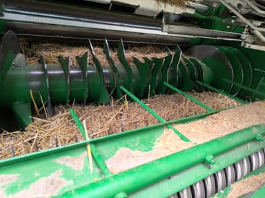 Presse balles rondes JOHN DEERE V461R - photo 5