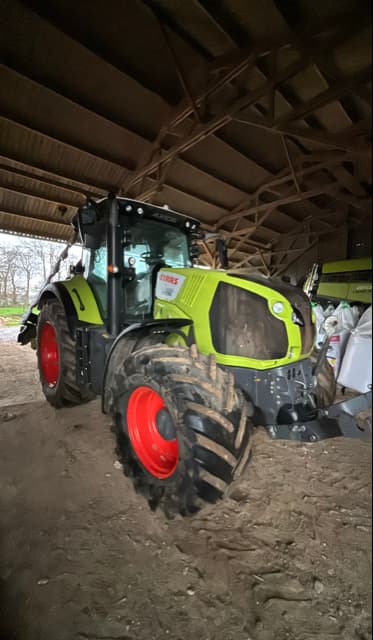 Tracteur CLAAS AXION 830 - photo principale