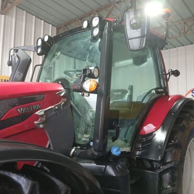 Tracteur VALTRA N135 - photo 3
