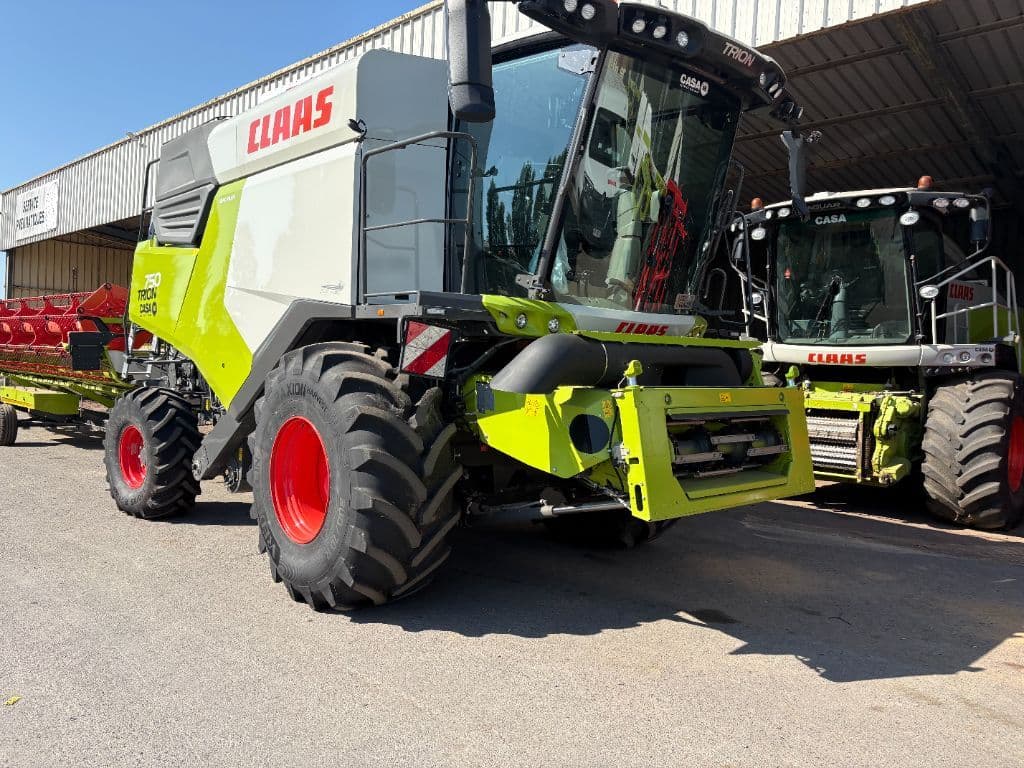 Moissonneuse CLAAS Trion 750 - photo principale