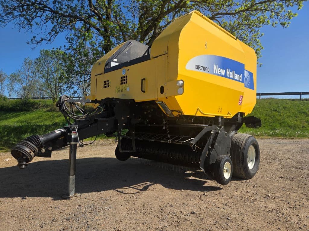 Presse balles rondes NEW HOLLAND BR7060 - photo principale