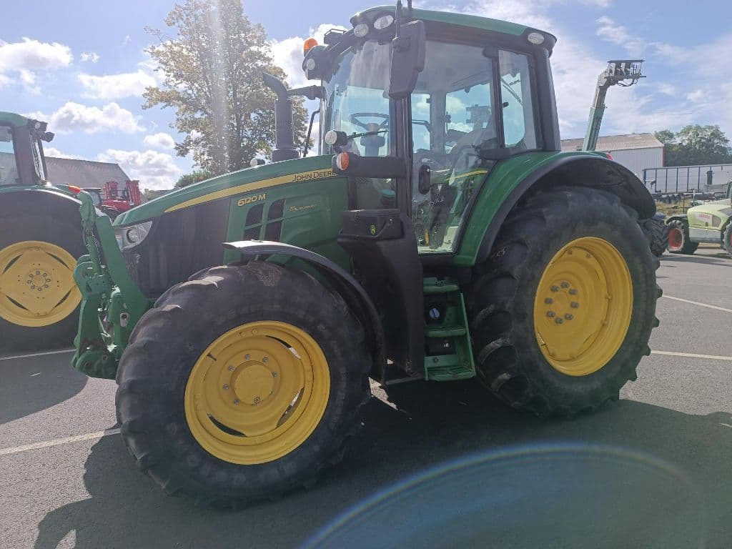 Tracteur chargeur JOHN DEERE 6120M - photo principale