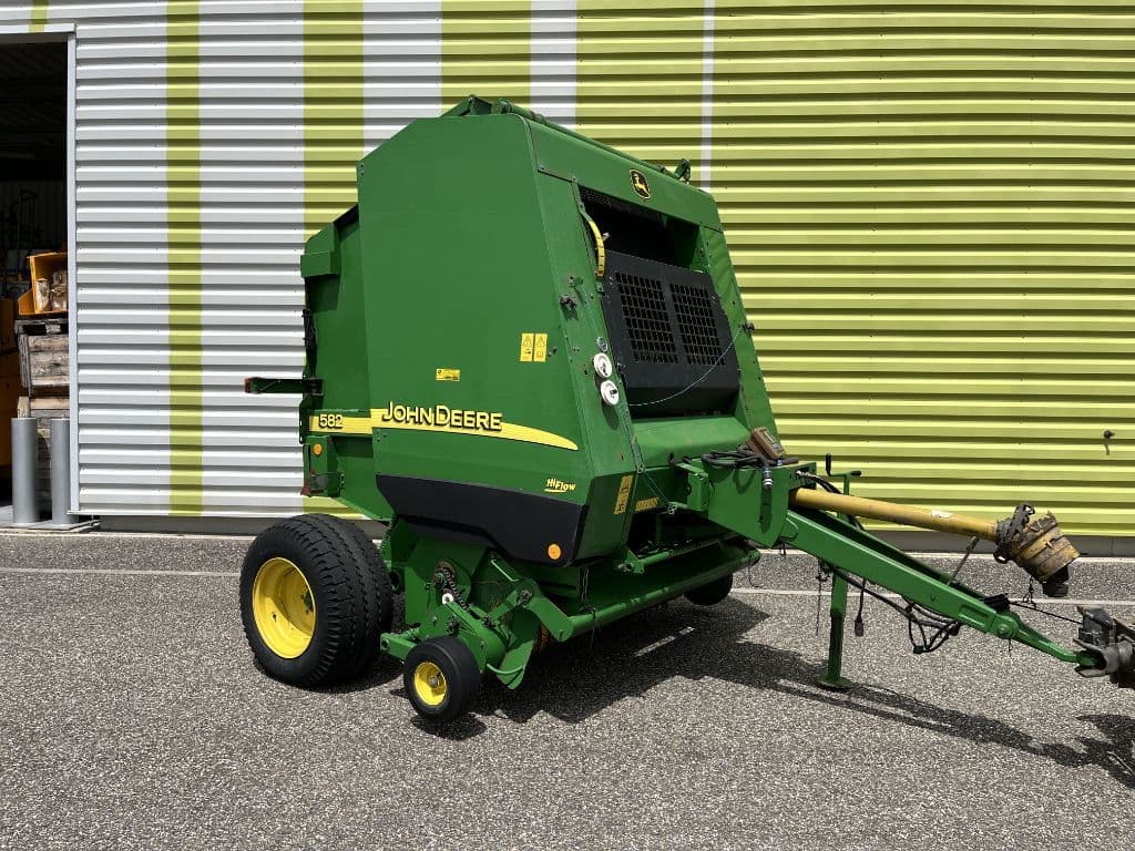 Presse balles rondes JOHN DEERE 582 - photo principale