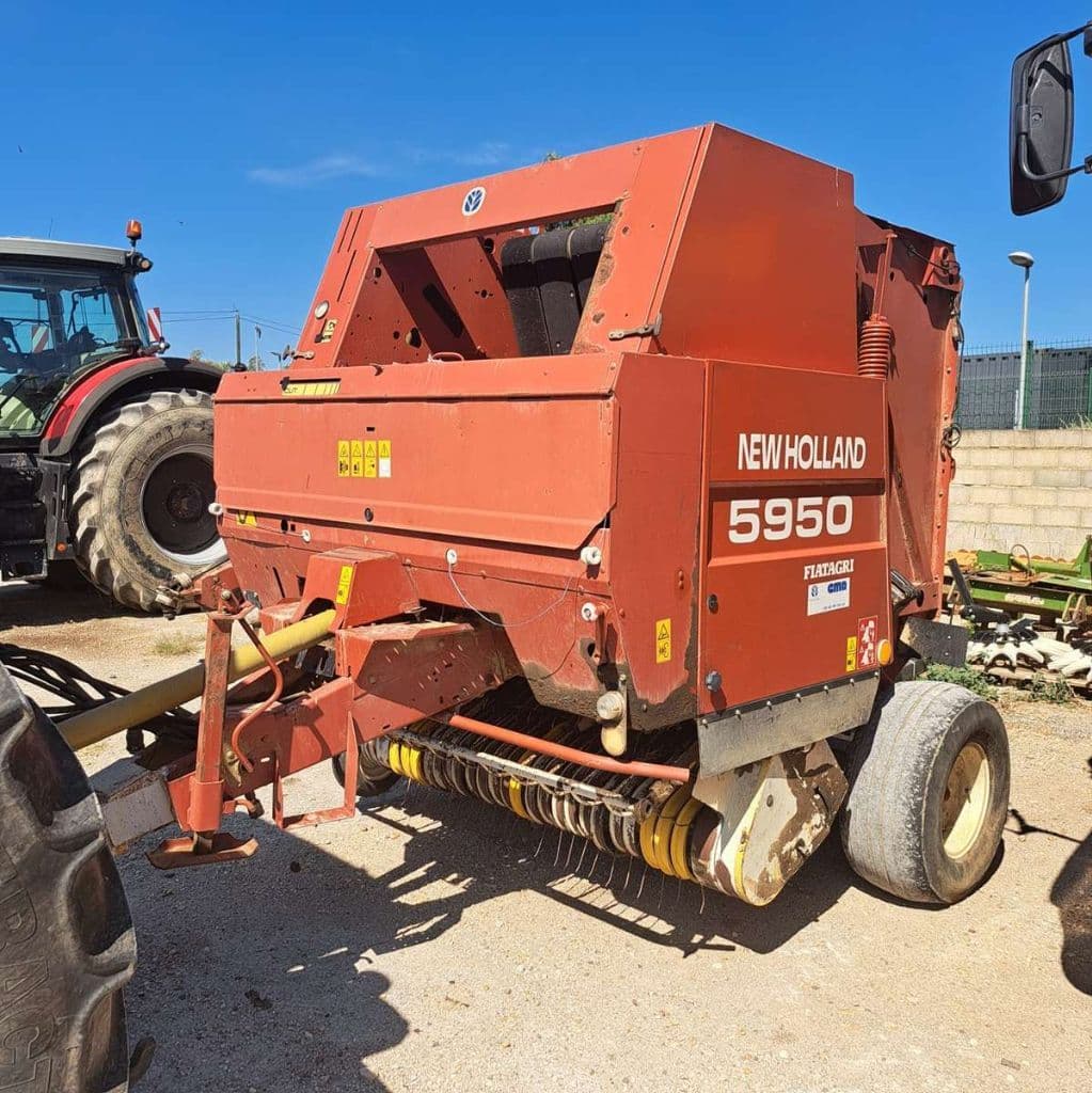Presse balles rondes NEW HOLLAND 5950 - photo principale