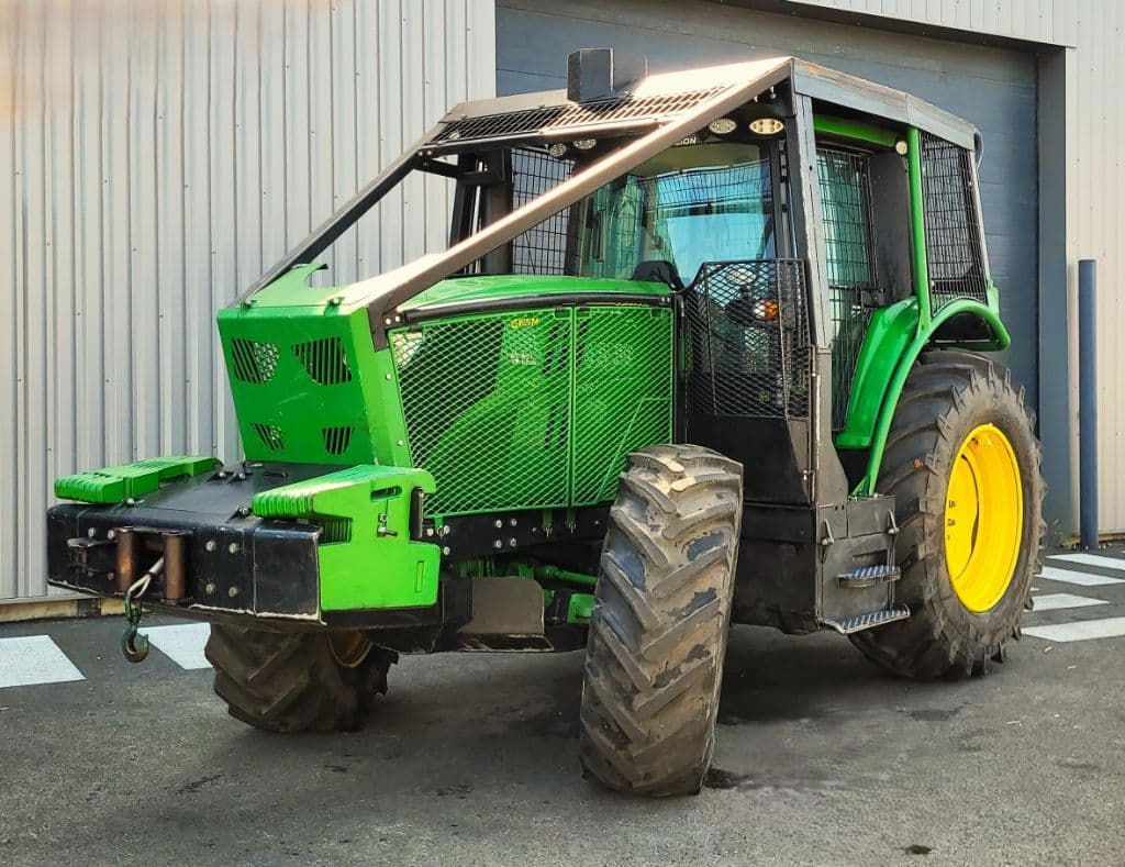 Tracteur forestier JOHN DEERE 6155M - photo principale