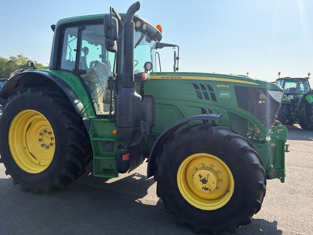 Tracteur JOHN DEERE 6135M - photo principale