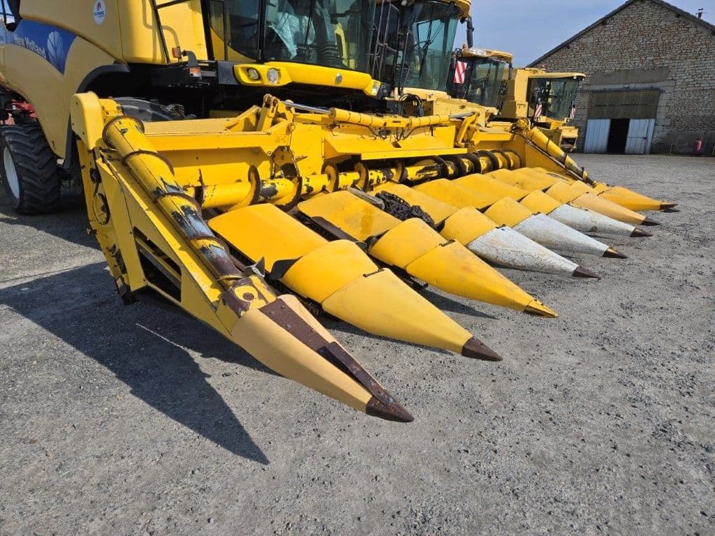 Cueilleur NEW HOLLAND W875 - photo principale