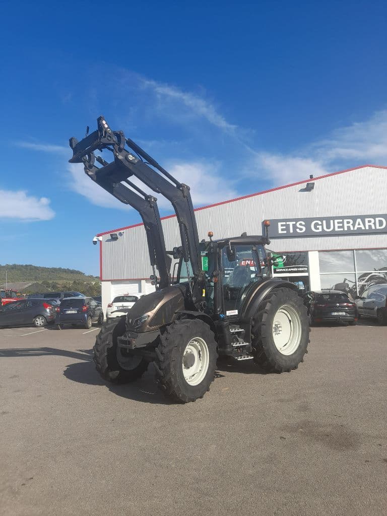Tracteur chargeur VALTRA G135h - photo principale