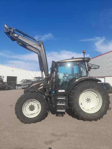 Tracteur chargeur VALTRA G135h - photo 2