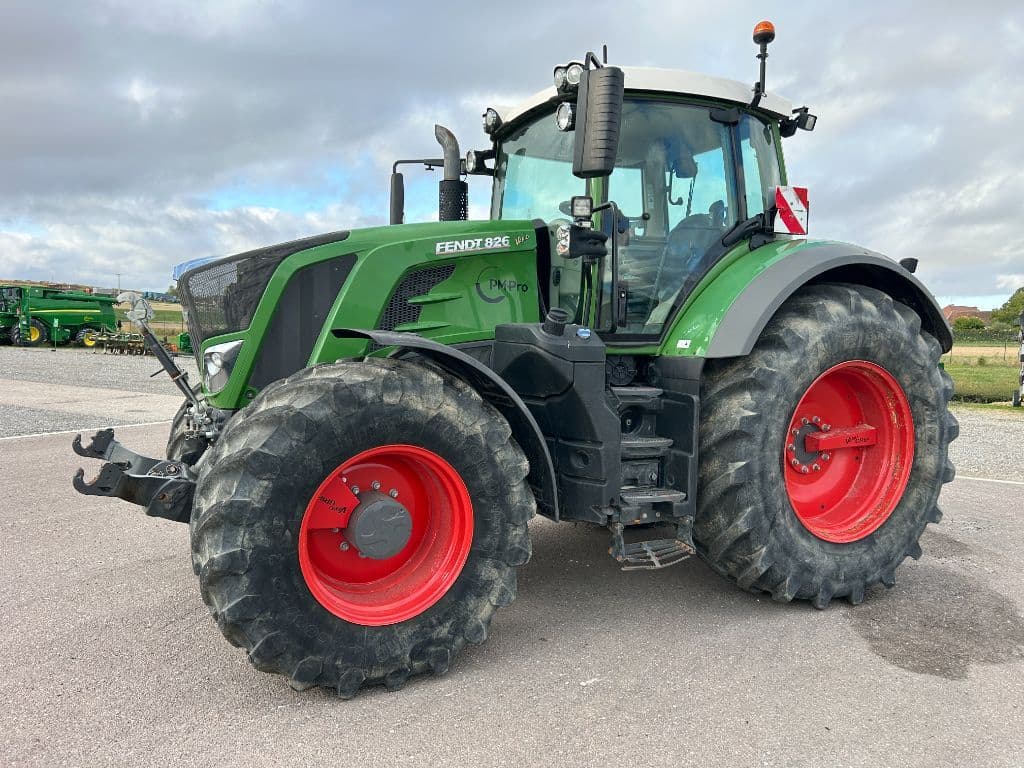 Tracteur FENDT 826 S4 PROFI PLUS - photo principale