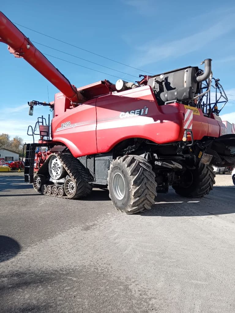 Moissonneuse CASE IH AXIAL-FLOW 8250 - photo principale