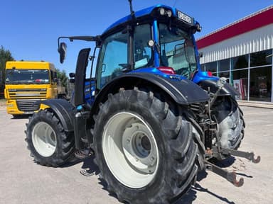 Tracteur VALTRA N 154 - photo 2