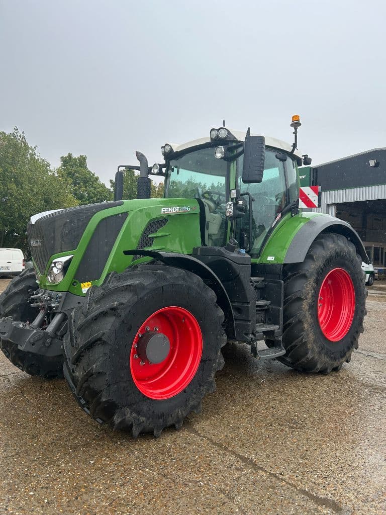 Tracteur FENDT 826 VARIO PROFI + - photo principale