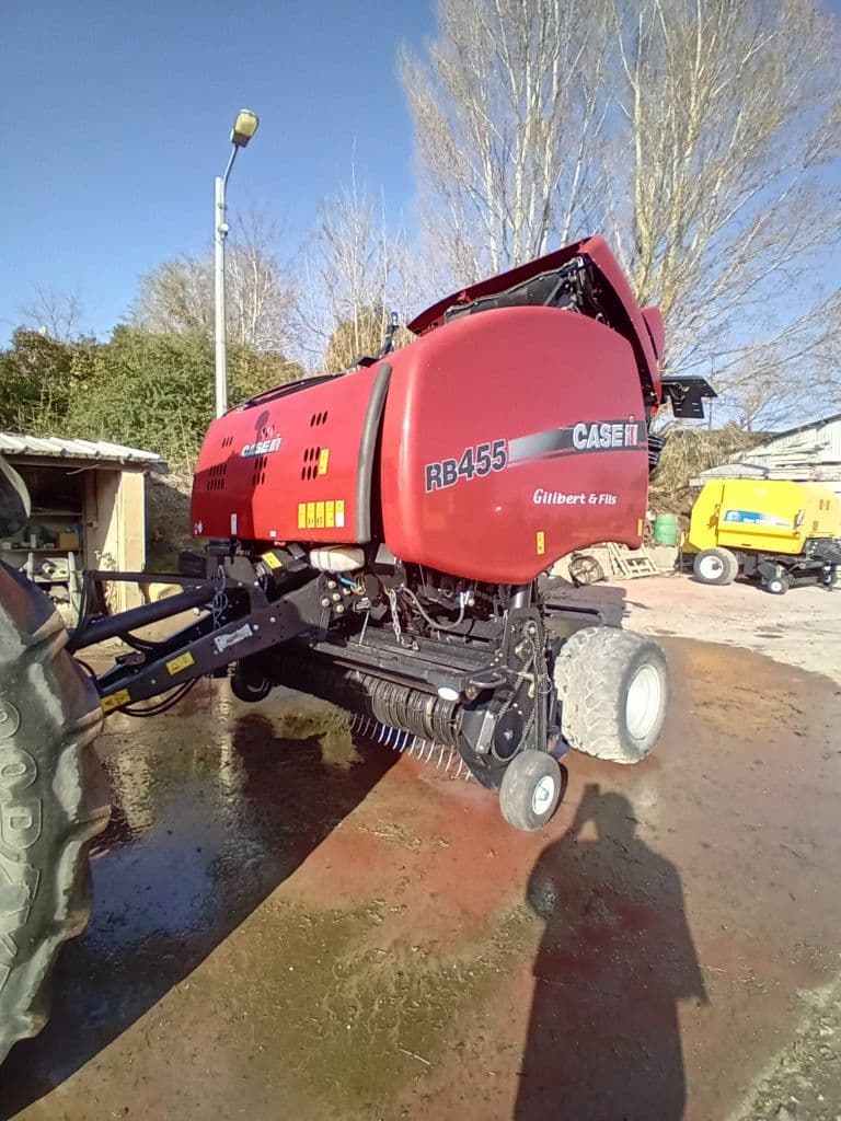 Presse balles rondes CASE IH RB 455 - photo principale