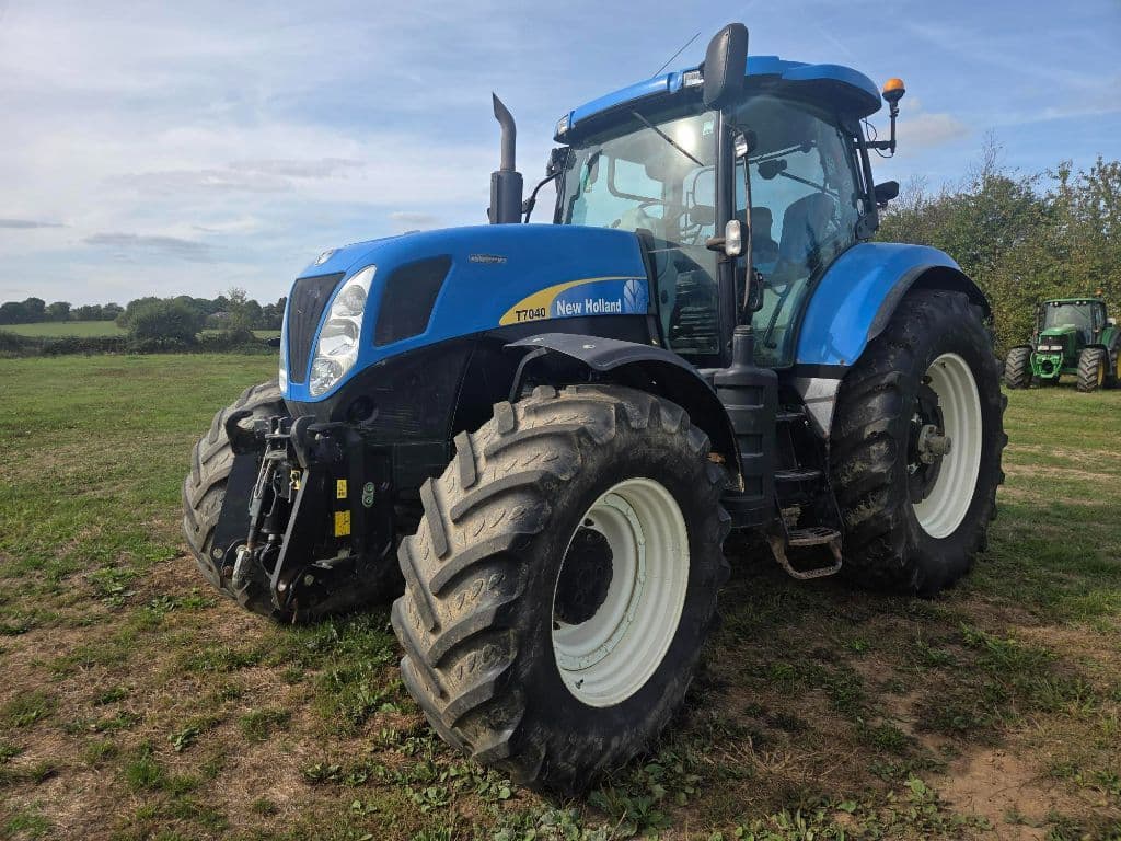 Tracteur NEW HOLLAND T7040 6.7L - photo principale