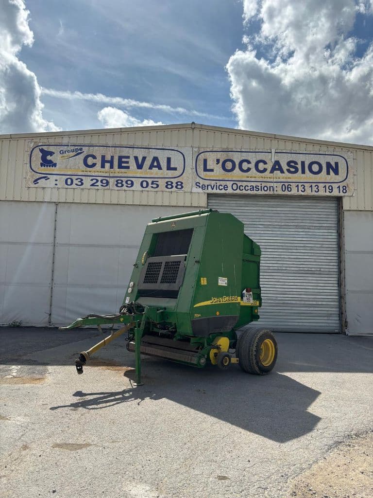 Presse balles rondes JOHN DEERE 592 Hi Flow  - photo principale
