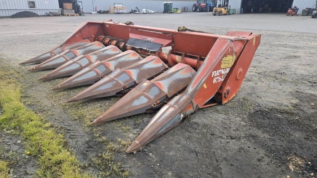 Cueilleur NEW HOLLAND LAVERDA L675 - photo principale