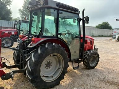 Tracteur etroit MASSEY FERGUSON 3710S EFF - photo 3
