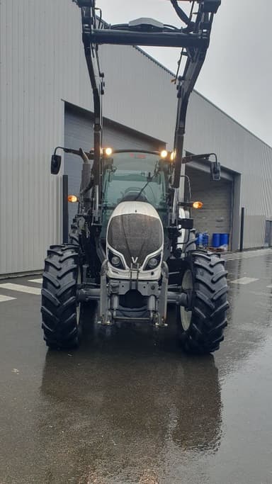Tracteur chargeur VALTRA A114 - photo 3