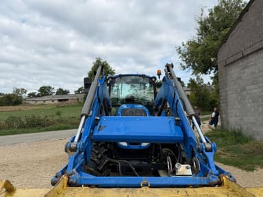 Tracteur chargeur NEW HOLLAND T5.100 - photo 4