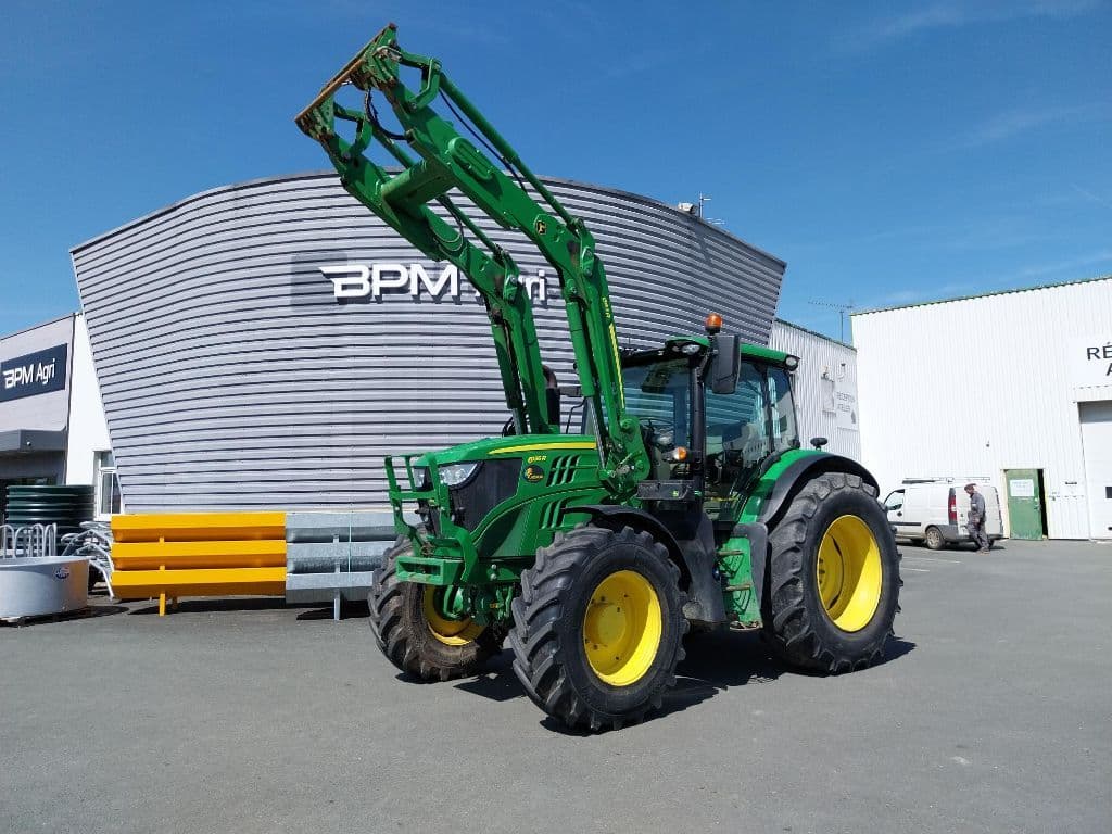 Tracteur chargeur JOHN DEERE 6135R - photo principale
