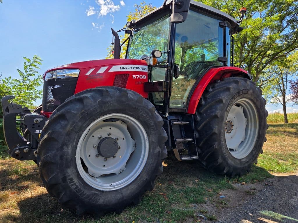 Tracteur MASSEY FERGUSON 5709 ESSENTIAL DYNA-4 - photo principale