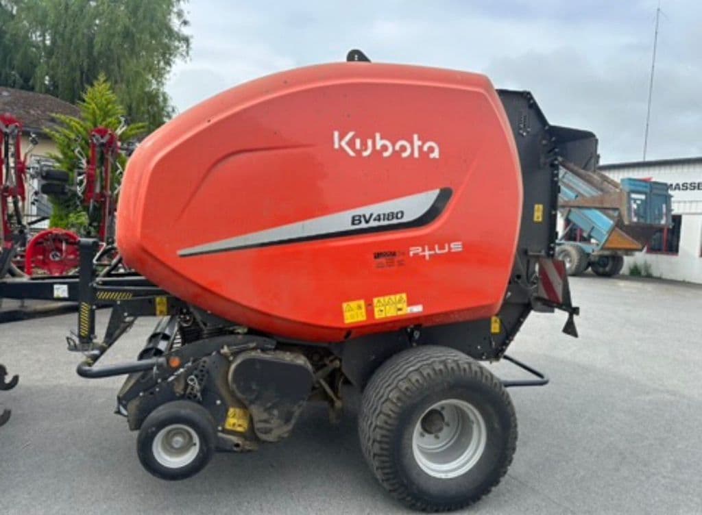 Presse balles rondes KUBOTA Bv 4180 plus - photo principale