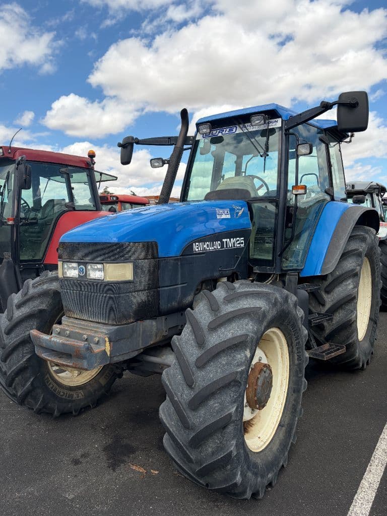 Tracteur NEW HOLLAND TM 125 - photo principale
