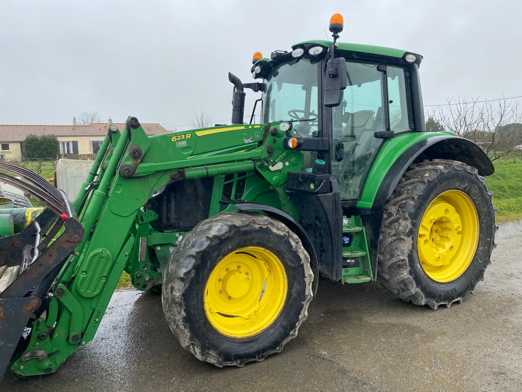Tracteur chargeur JOHN DEERE 6110M - photo principale
