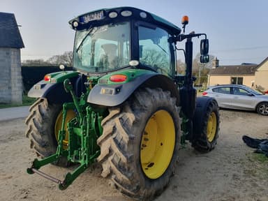 Tracteur JOHN DEERE 6135R - photo 2