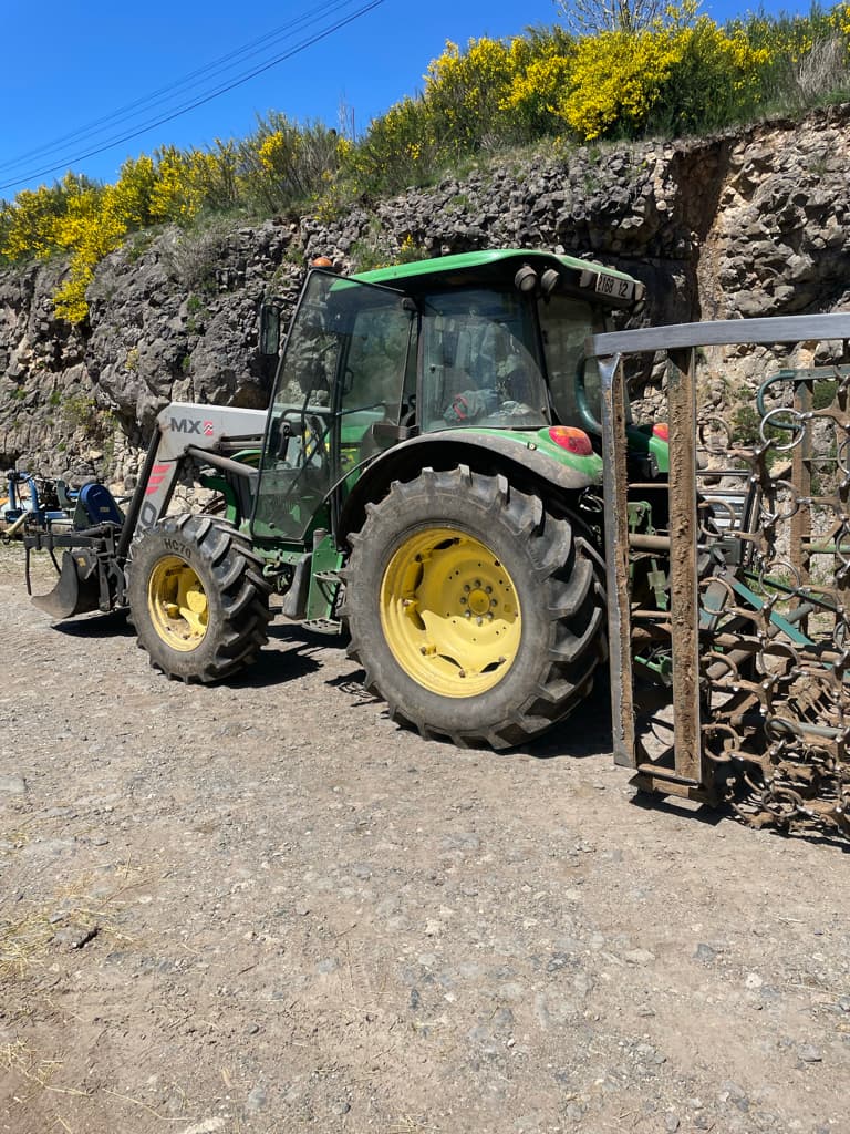 Tracteur chargeur JOHN DEERE 5100R - photo principale