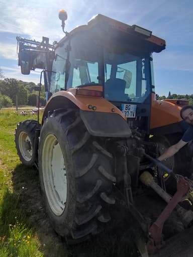 Tracteur chargeur RENAULT Ares 550 RZ - photo 4