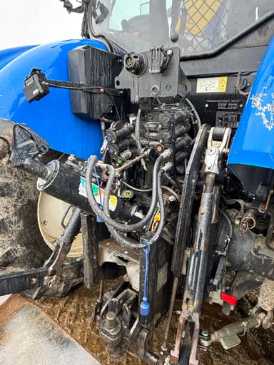 Tracteur chargeur NEW HOLLAND T6.165 - photo 4