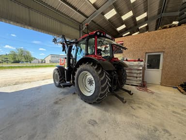 Tracteur chargeur VALTRA N104 - photo 4