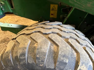 Presse balles rondes JOHN DEERE V451M - photo 5